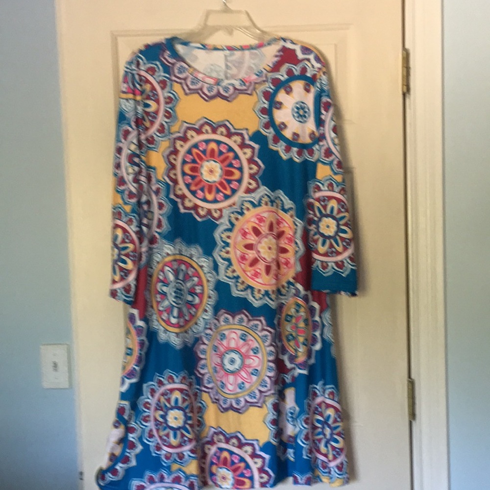 Teal background medallion pattern dress w/pockets
